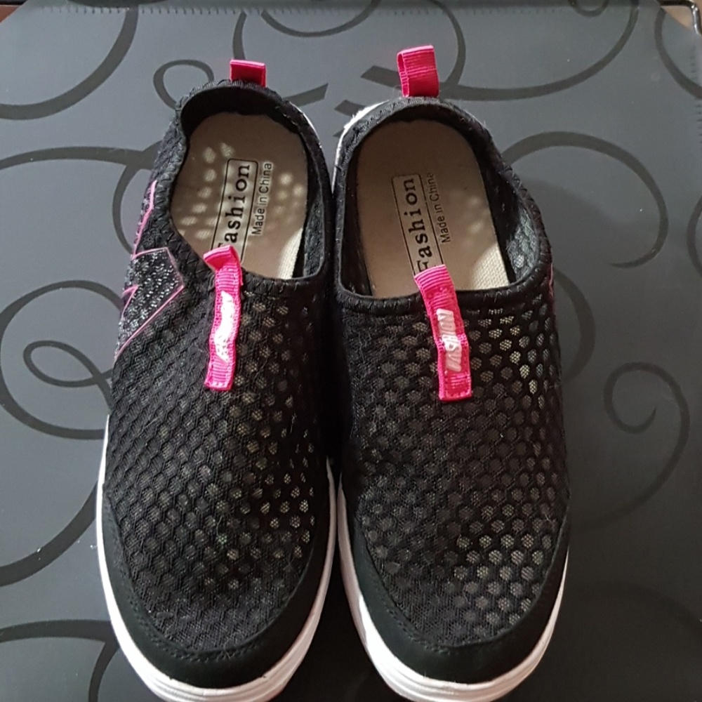 💕2 FOR $10💕 Mesh Walking Shoe (firm price)